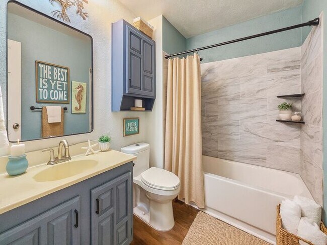 Building Photo - 4BR SFR • Fireplace • 2-Car Garage • Dallas 75249