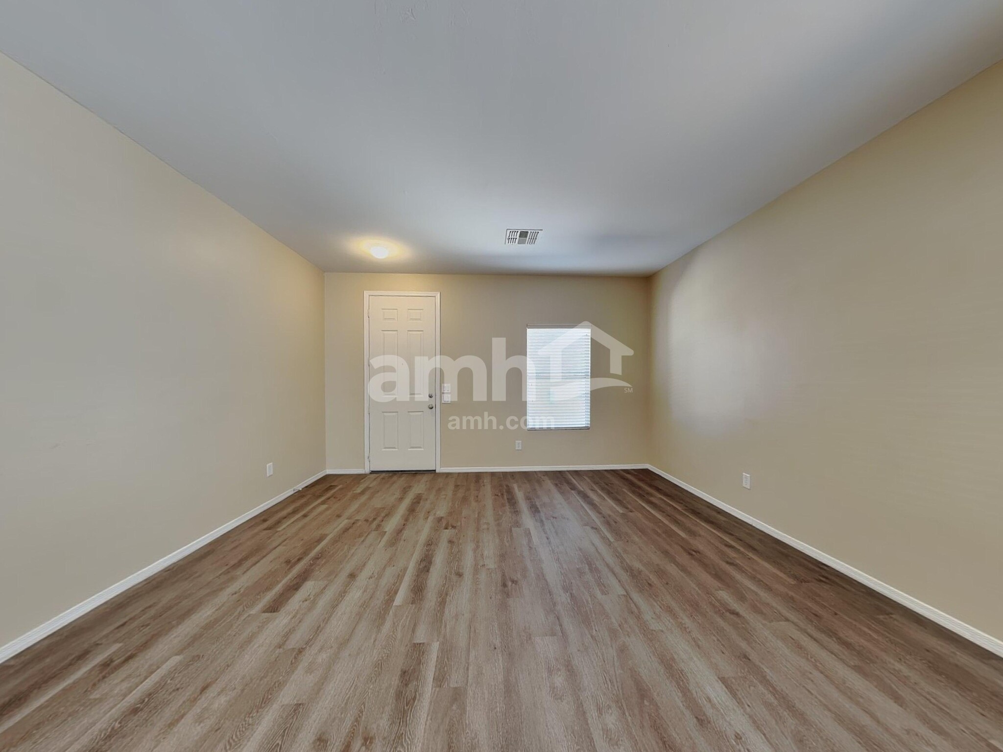 Building Photo - 9376 N Grasshopper Dr