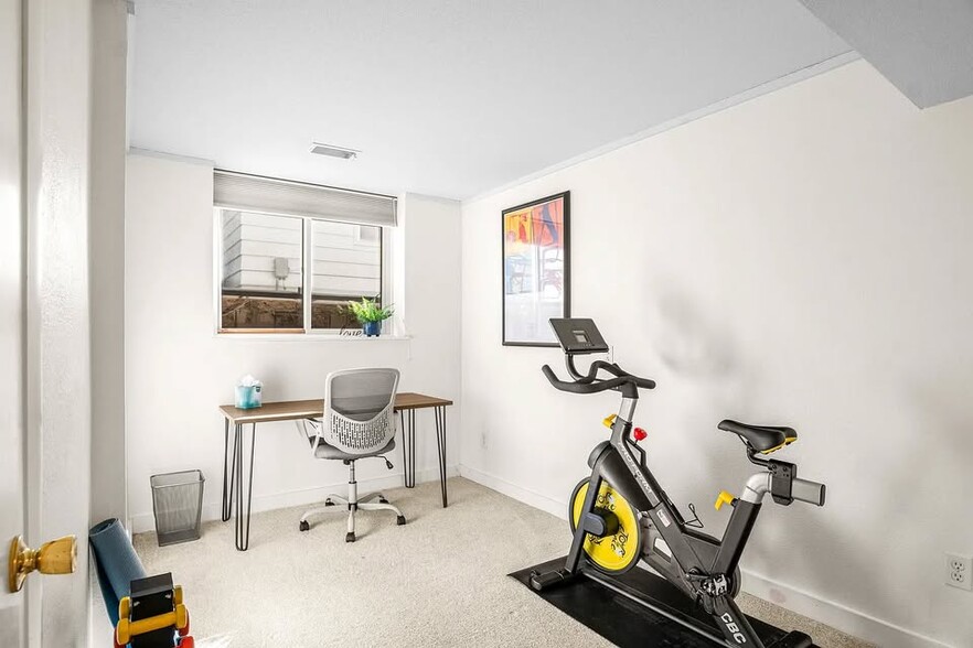 Building Photo - 4025 Chowen Ave S