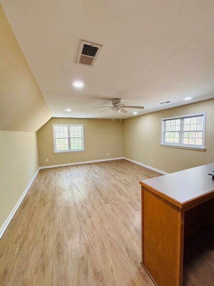 Building Photo - 112 Hudson Hills Rd