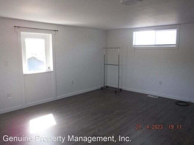Building Photo - Studio, 1 bath House - 182 Neveda St E Unit B