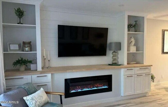 Building Photo - 7436 E Chaparral Rd