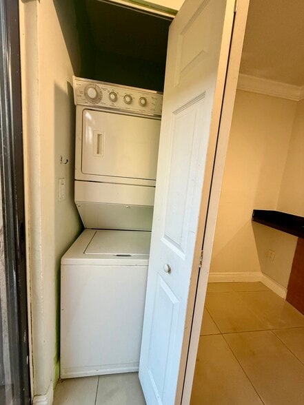 Building Photo - 1811 SW 107th Ave