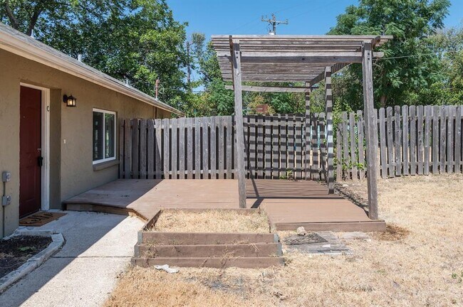 Building Photo - 608 Old Manchaca Rd