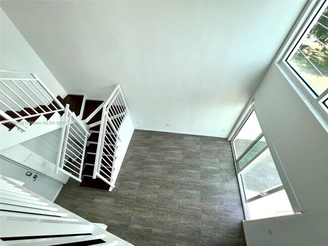 Building Photo - 1650 Brickell Ave