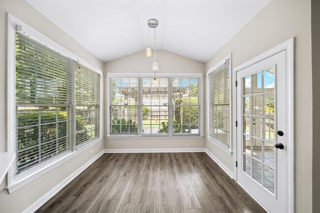Building Photo - 1085 Arbor Creek Dr