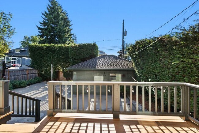 Building Photo - Stunning 1909 Craftsman w/ AC in Coveted Capitol Hill