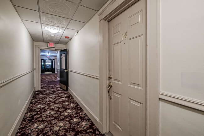 Building Photo - 197 Pine St