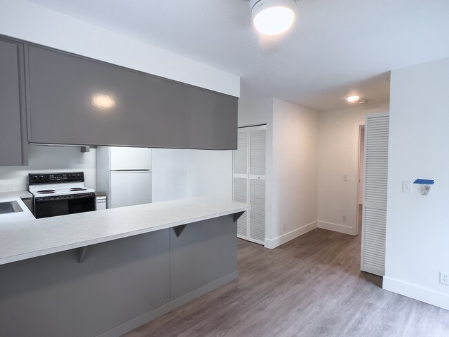 Building Photo - Charming Renovated Ranch 3 Bed + 2 Bath House! Washer & Dryer! Located in Portland's SE Brooklyn ...
