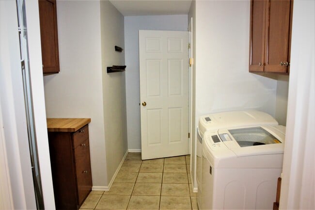 Building Photo - 321 Keach Ct