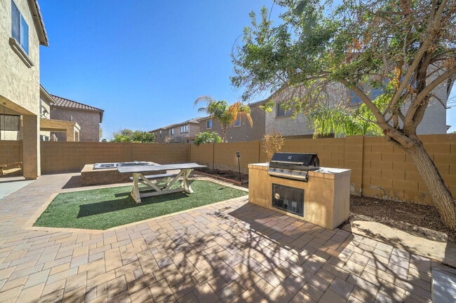 Building Photo - 2143 W Marconi Ave