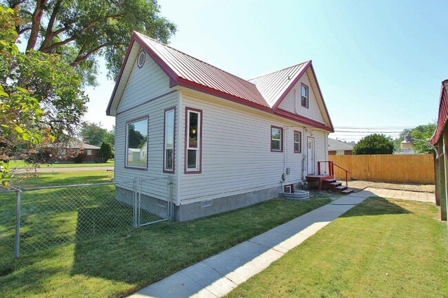 Building Photo - Charming Home in Caldwell