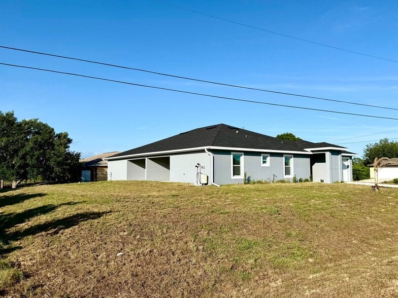 Building Photo - 351 Pennfield St