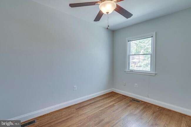 Building Photo - 436 20th St NE