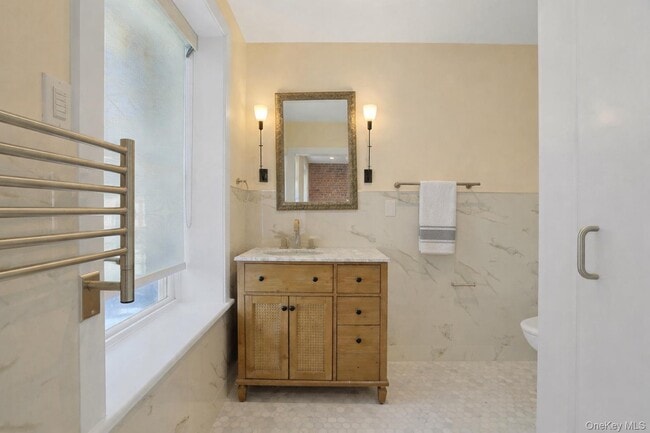 Building Photo - 19 Main St