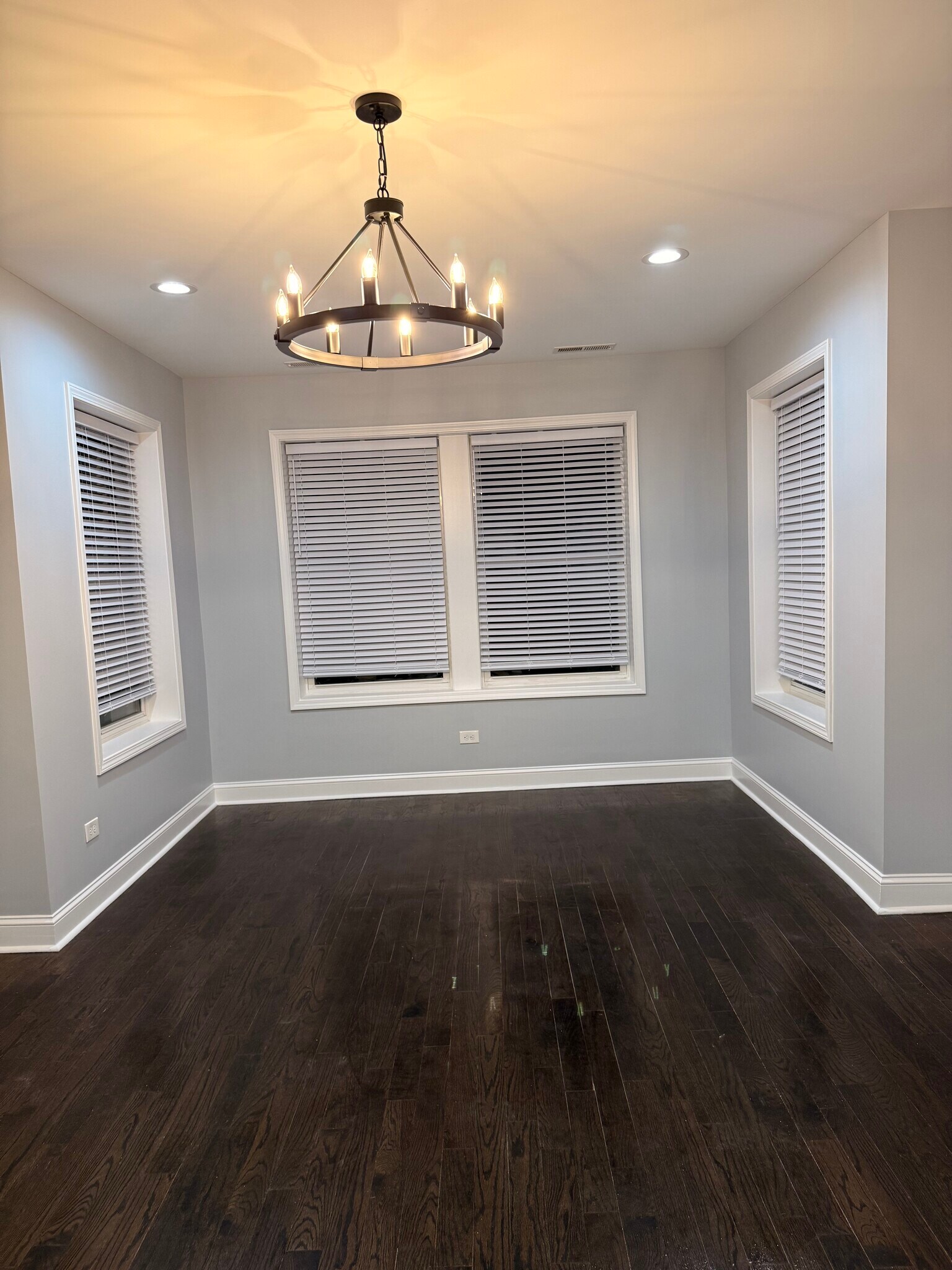 Building Photo - 7825 S Loomis Blvd