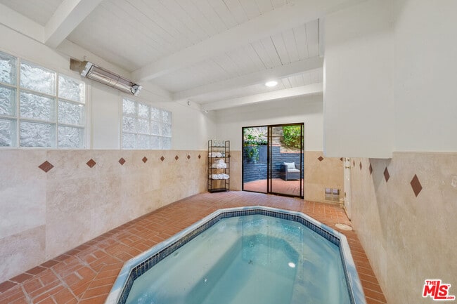 Building Photo - 9305 Beverlycrest Dr