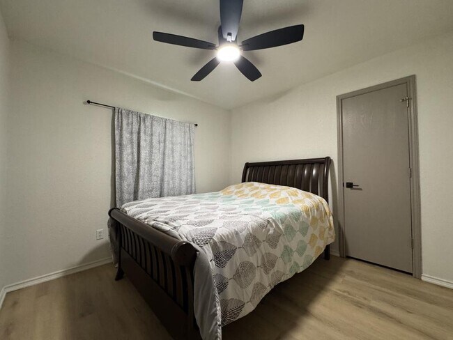 Building Photo - 806 James Loop