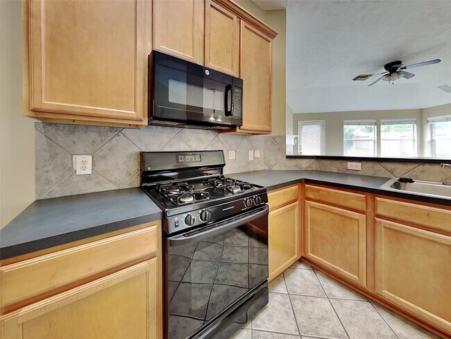 Building Photo - 6019 Skyhaven Ln