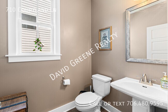 Building Photo - 710 Courtland Ln