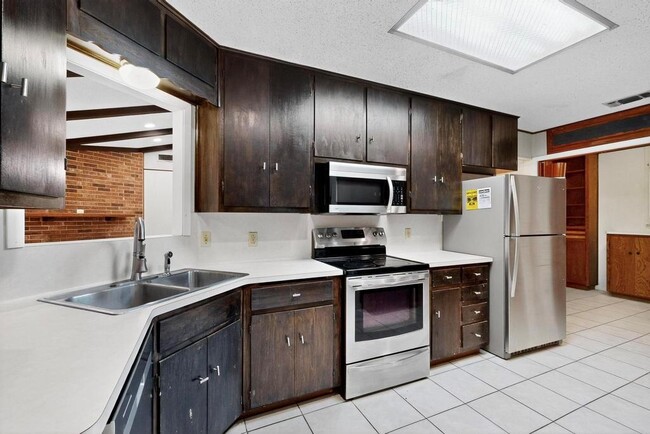 Building Photo - 5180 Fm 972