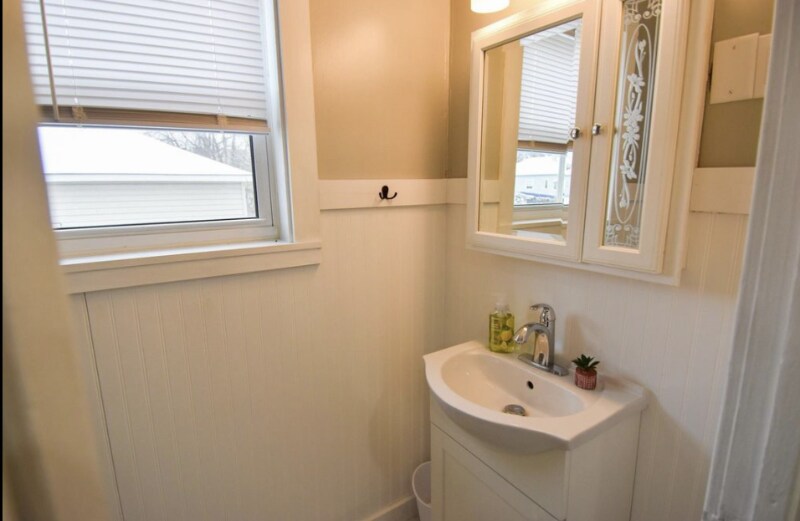 Building Photo - 204 Conley Ave S