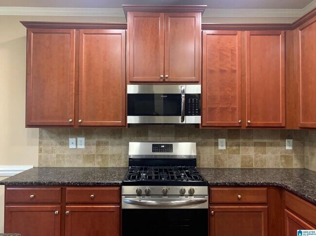 Building Photo - 2 Bed & 2.5 bath townhome  located in Oxford on the golf course