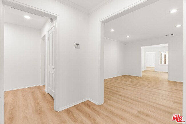 Building Photo - 1501 Kelton Ave