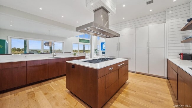 Building Photo - 102-192 Dune Rd