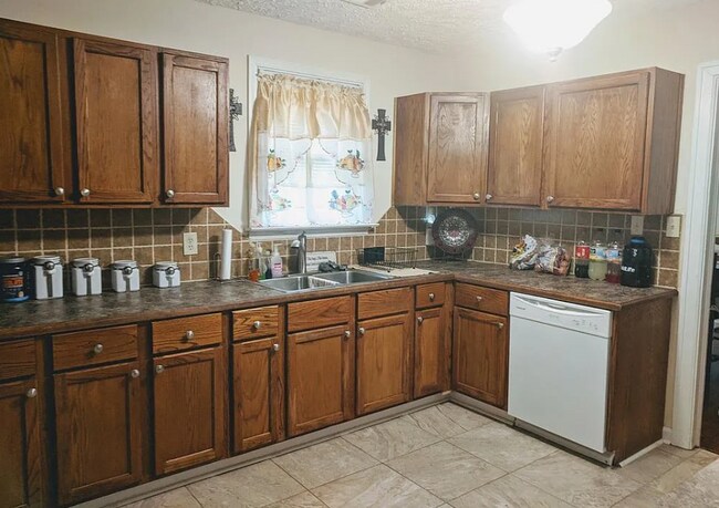 Building Photo - 22 W Cromwell St