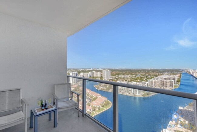 Building Photo - 4010 S Ocean Dr
