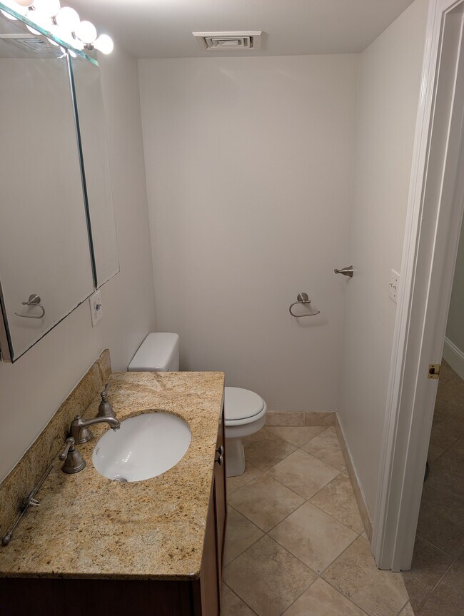 Building Photo - 40 Prince St