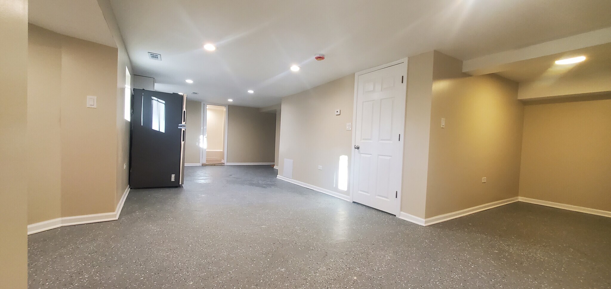 Building Photo - 3658 W Cortland St