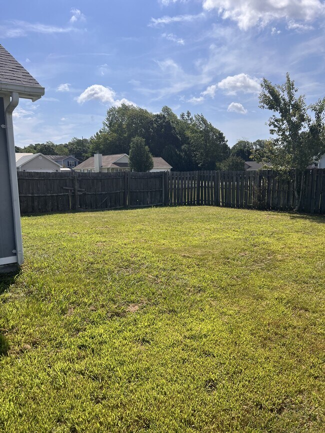 Building Photo - 105 Foxtrail Dr