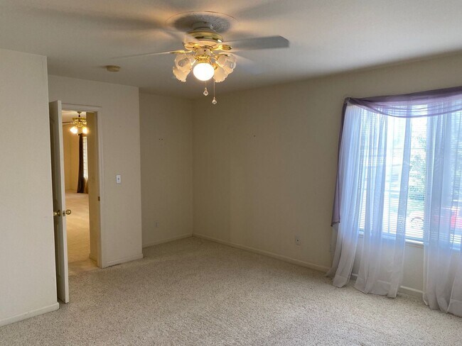 Building Photo - 915 Cardoza Rd