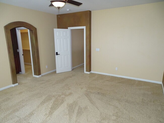 Building Photo - West Summerlin 5 Bedroom, Bed & Full Bath 1st Floor, Beauty