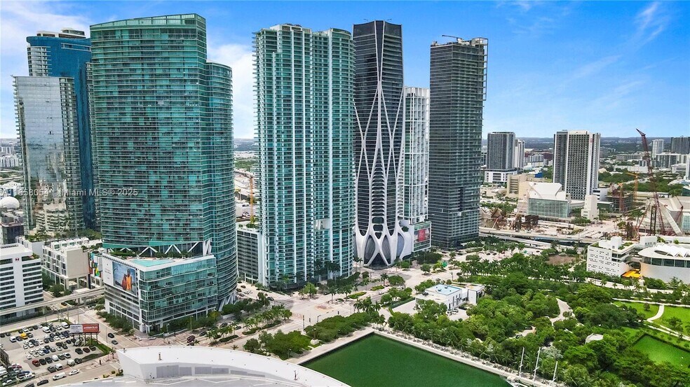 Building Photo - 900 Biscayne Blvd