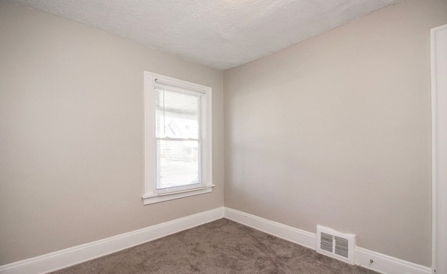 Building Photo - 12904 Thornhurst Ave
