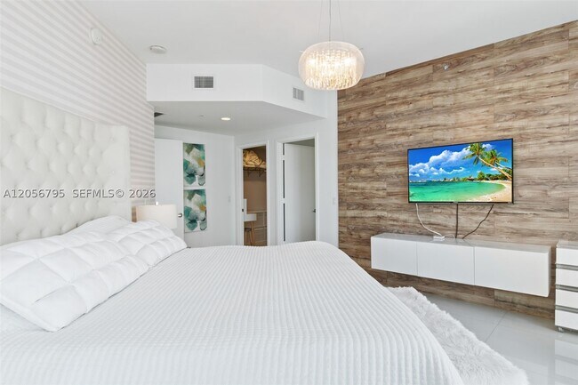 Building Photo - 17111 Biscayne Blvd