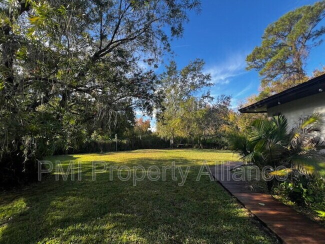 Building Photo - 4044 Tenita Dr