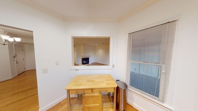 Building Photo - 218 Boxmere Pl
