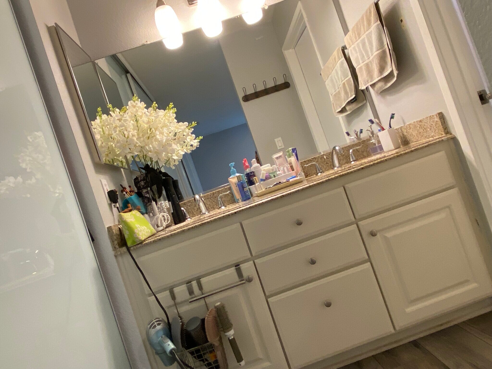 bathroom 2 - 16866 Kingsbury St