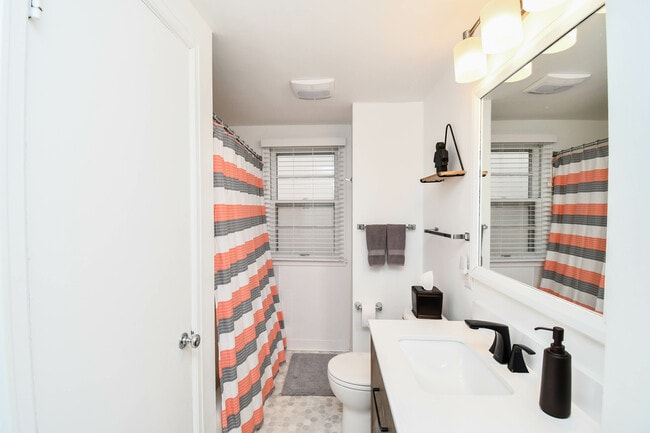 Building Photo - 2012 W 22nd St