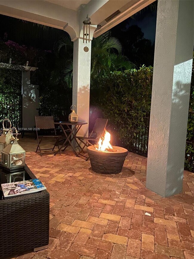 Building Photo - 184 W Bay Cedar Cir