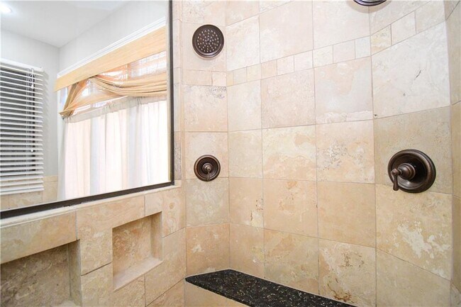 Building Photo - 4 Prichard Way NE