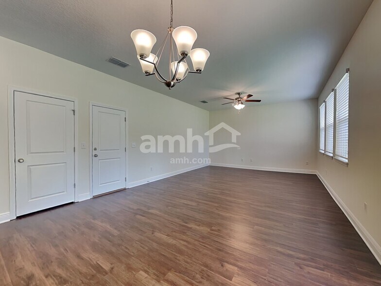 Building Photo - 20219 Calla Lily Dr