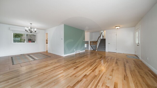 Building Photo - Beautiful Four Bedroom Home Near Broadmoor Bluffs