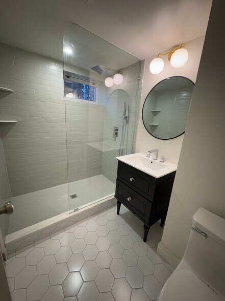 Building Photo - 1012 Roswell Dr