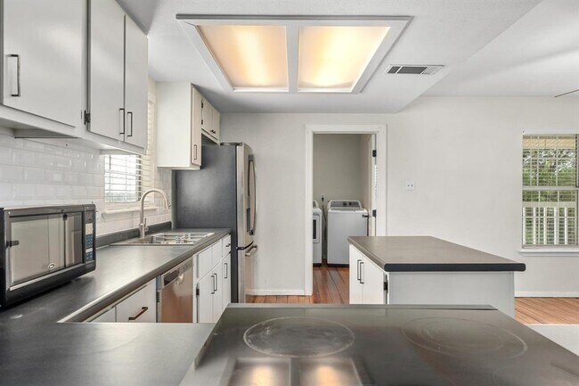 Building Photo - 15002 Mettle Dr