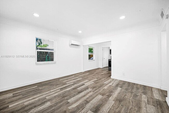 Building Photo - 4109 SW 23rd St